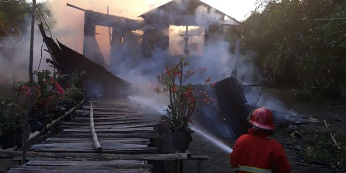 Satu Rumah Terbakar di Jalan Raya Kuantan Babu , Seberang Teluk Erong , Kecamatan Rengat