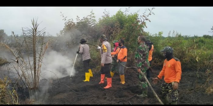 Pendinginan Lahan Terbakar  Sekip Hilir , Kecamatan Rengat