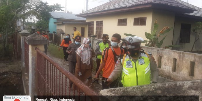 Penyemprotan disinfectan di Kecamatan Rengat , Kelurahan Sekip Hilir