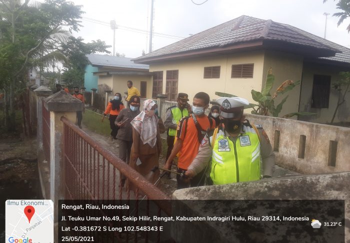 Penyemprotan disinfectan di Kecamatan Rengat , Kelurahan Sekip Hilir