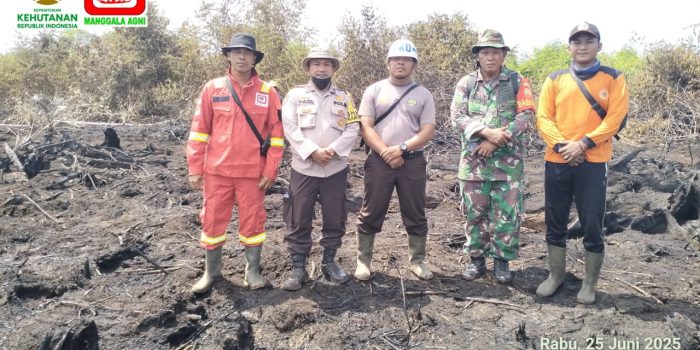 Pemadaman Lahan Terbakar di Kelurahan Sekip Hilir